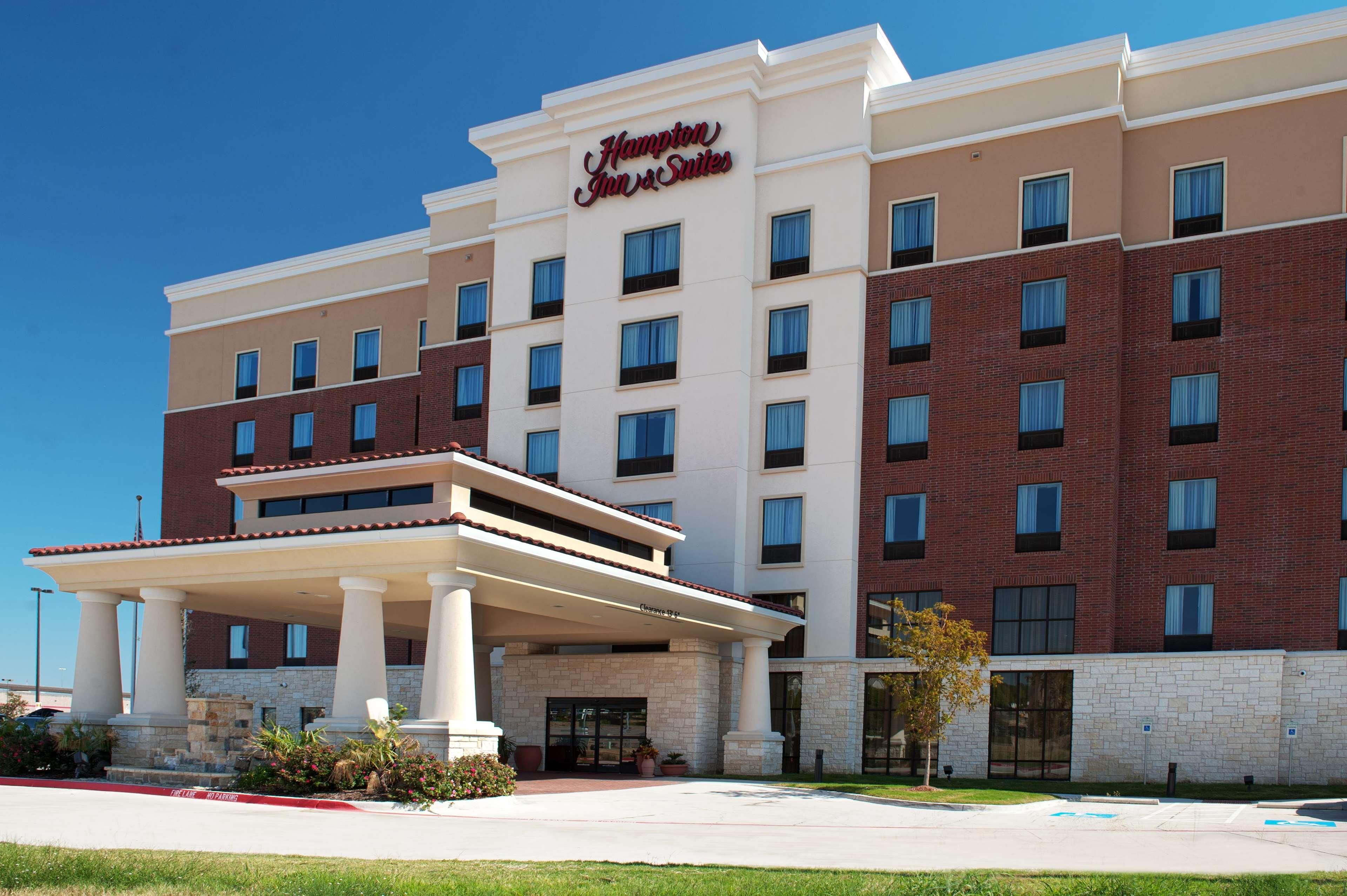 Hampton Inn And Suites Dallas/Lewisville-Vista Ridge Mall Exterior photo