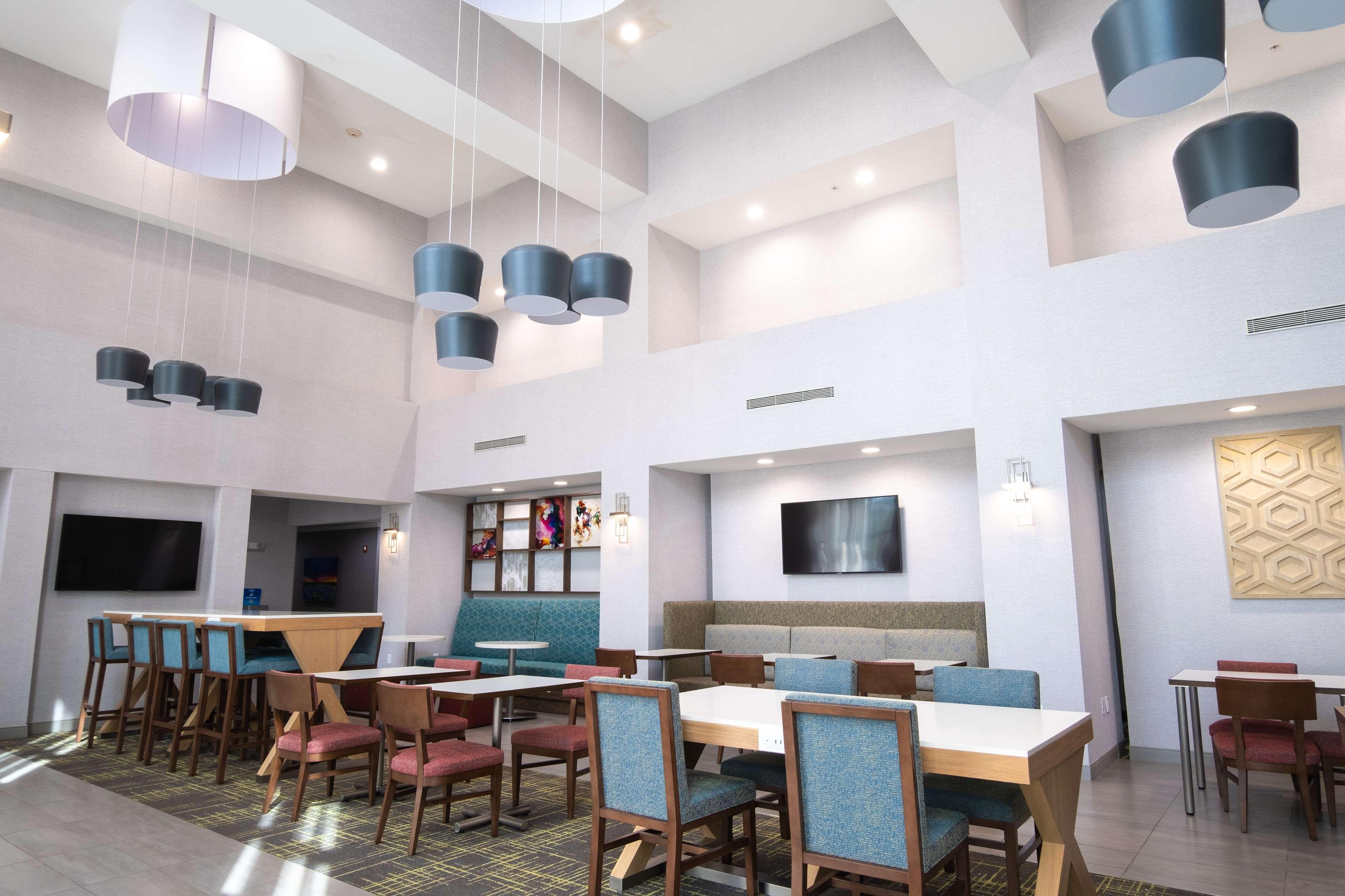 Hampton Inn And Suites Dallas/Lewisville-Vista Ridge Mall Exterior photo