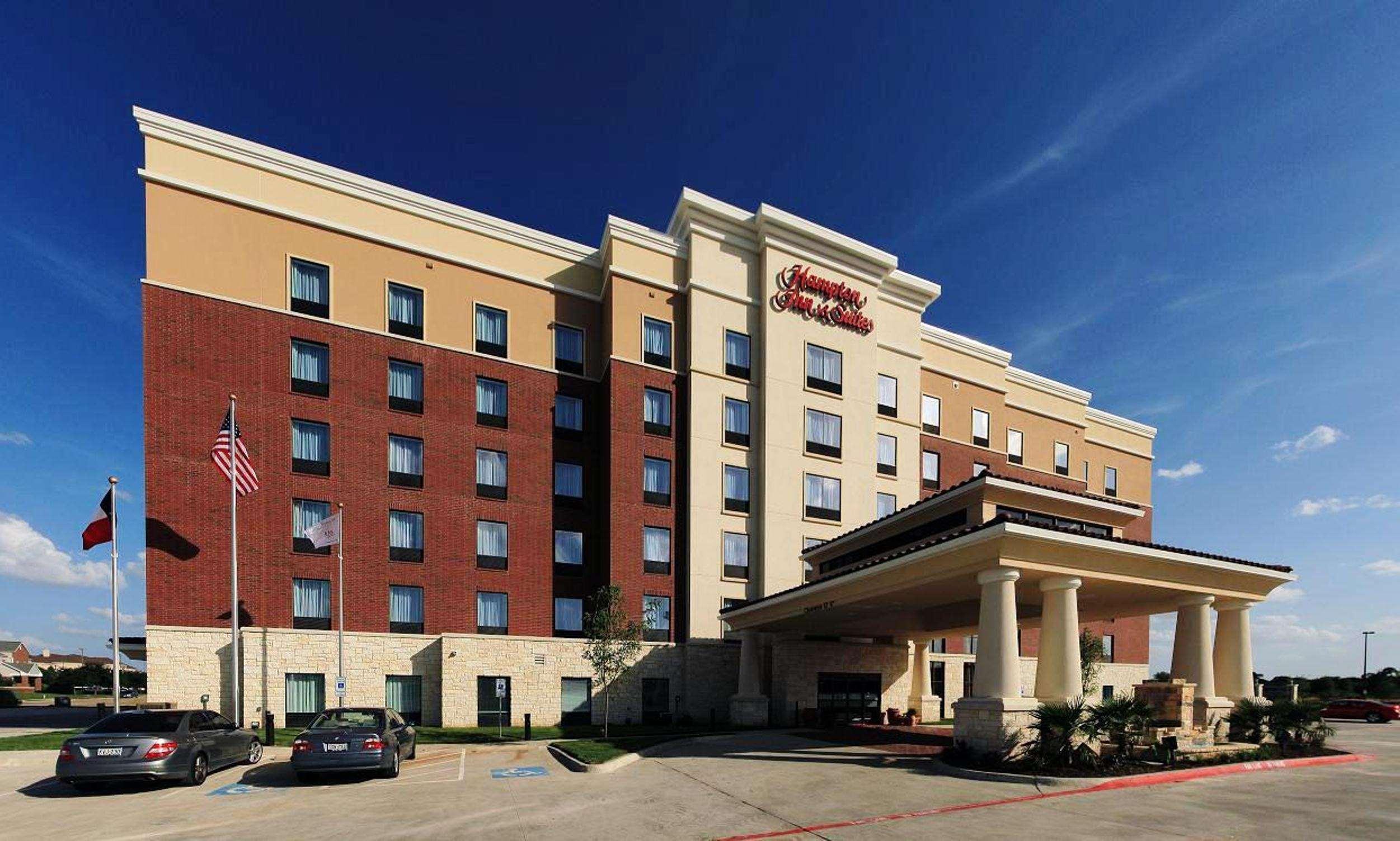 Hampton Inn And Suites Dallas/Lewisville-Vista Ridge Mall Exterior photo